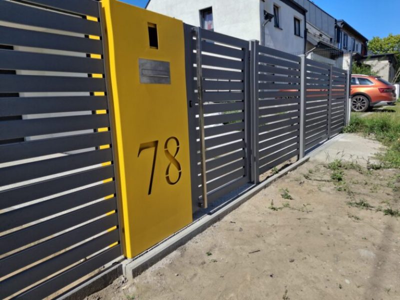 МЕТАЛЕВІ СТОВПЧИКИ ОГОРОЖІ 