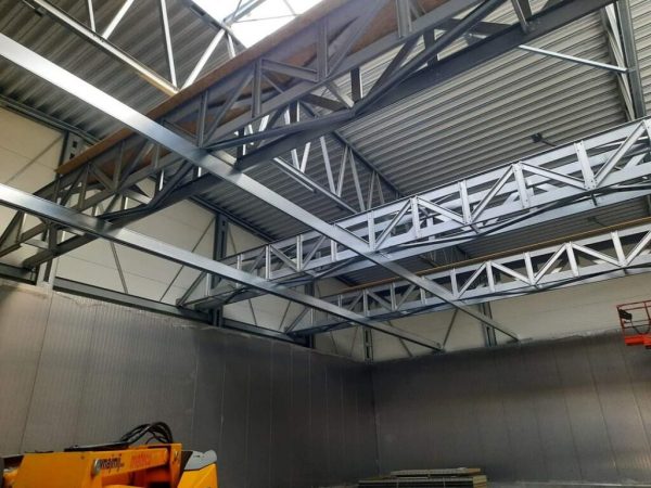 СТАЛЕВІ ХАЛИ